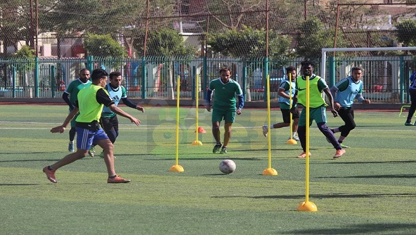  صور| 31 لاعبا في مران تلا الرئيسي استعدادا لمباراة سيدي سالم