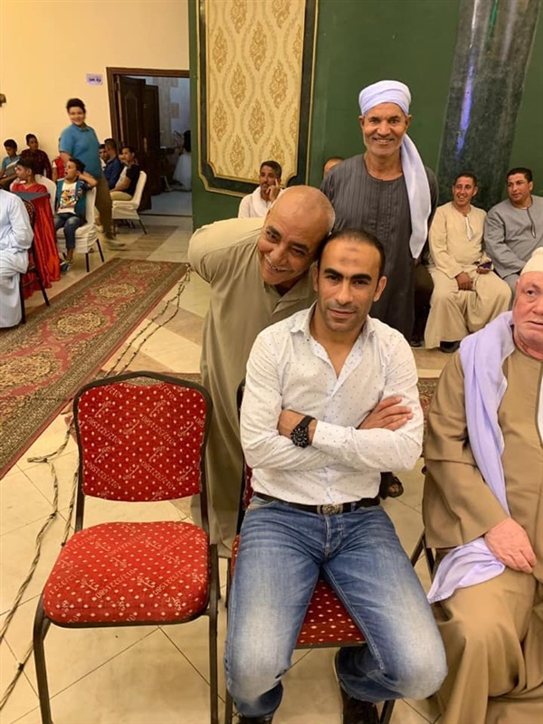 فيديو وصور| سيد عبدالحفيظ يتحدي رئيس الزمالك بحضور فرح بعائلته في الفيوم 