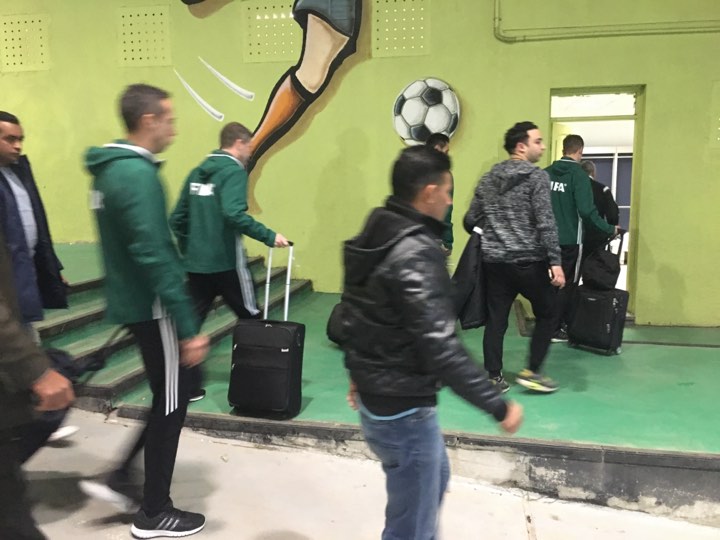 شاهد..لحظة وصول طاقم حكام الايطالي لاستاد القاهرة قبل انطلاق القمة 115