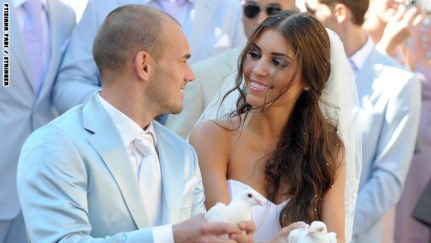 بالفيديو والصور..نجوم في عالم كرة القدم وقعوا في حب عارضات أزياء