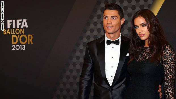 بالفيديو والصور..نجوم في عالم كرة القدم وقعوا في حب عارضات أزياء