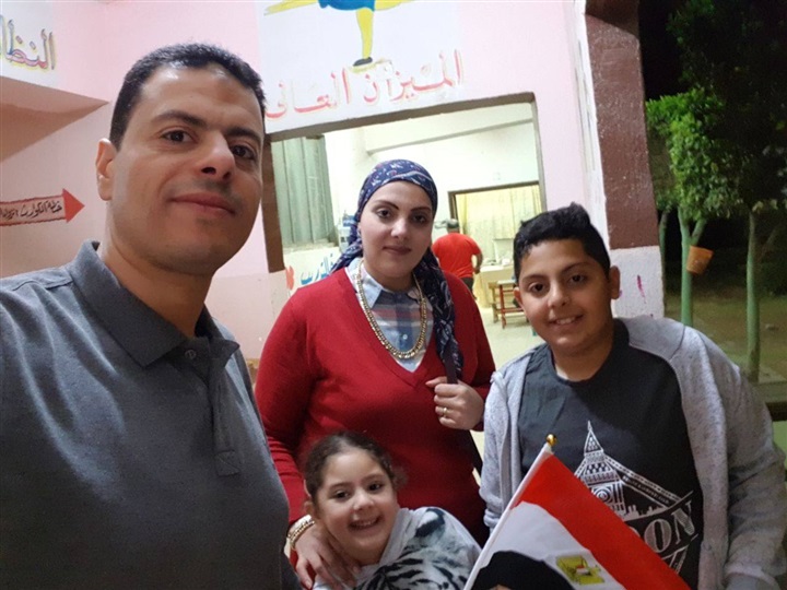 حميده  يدلي بصوته في إنتخابات رئاسة الجمهورية..صور