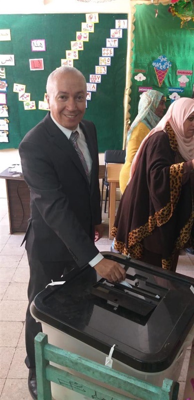 صور | سكرتير اللجنة الاولمبية يُدلي بصوتة في الاستفتاء علي التعديلات الدستورية