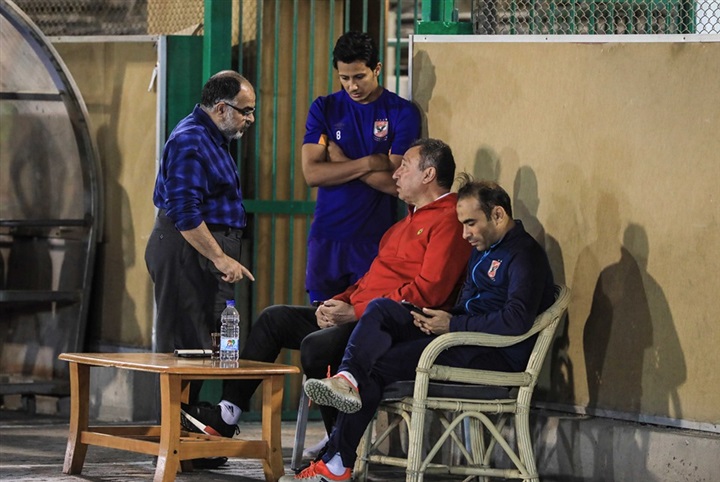 شاهد| أسرار ظهور الخطيب وجلسة الغزال في مران الأهلي