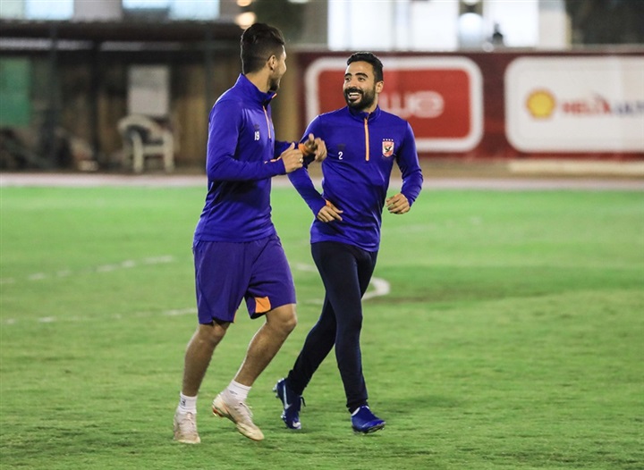 شاهد| أسرار ظهور الخطيب وجلسة الغزال في مران الأهلي