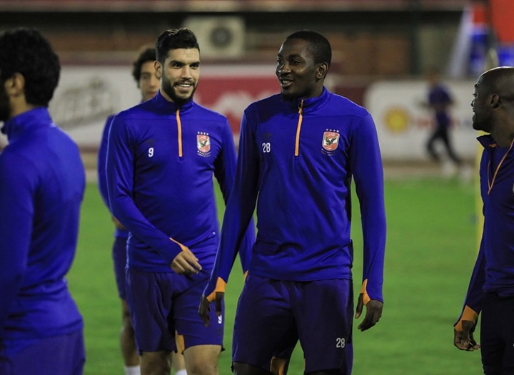 شاهد| أسرار ظهور الخطيب وجلسة الغزال في مران الأهلي