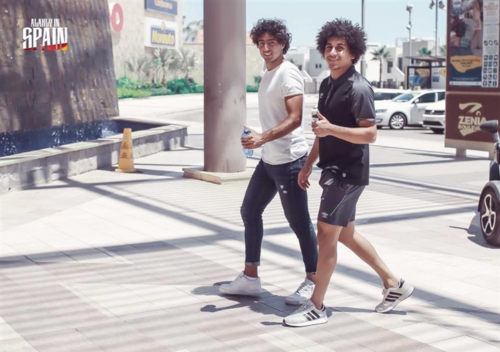 شاهد| جولة حره للاعبي الأهلي في اليكانتي 