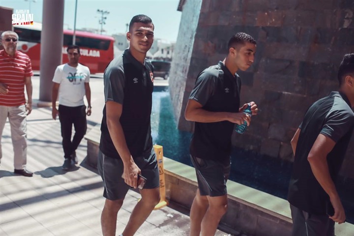 شاهد| جولة حره للاعبي الأهلي في اليكانتي 