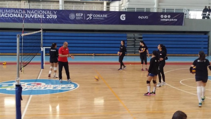 منتخب شابات الطائرة ينهى استعداداته للقاء بولندا ببطولة العالم