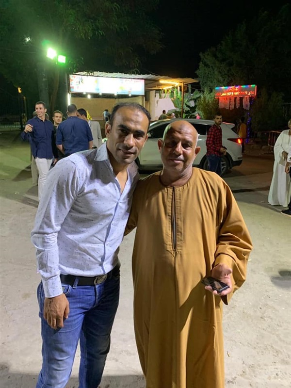 فيديو وصور| سيد عبدالحفيظ يتحدي رئيس الزمالك بحضور فرح بعائلته في الفيوم 