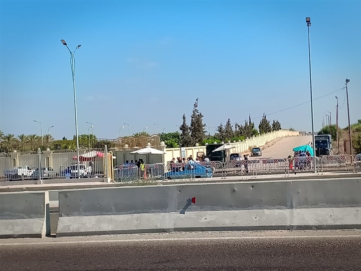 صور| تواجد ضعيف للجماهير في برج العرب قبل مباراة السوبر