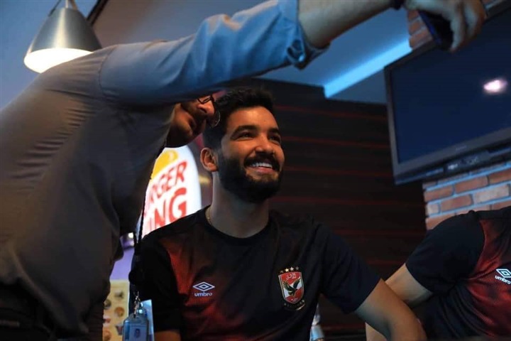 صور| لاعبو الأهلي في مطار القاهرة قبل السفر للإمارات