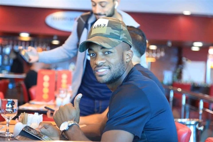 صور| لاعبو الأهلي في مطار القاهرة قبل السفر للإمارات