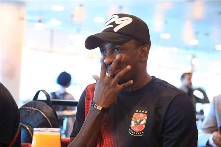 صور| لاعبو الأهلي في مطار القاهرة قبل السفر للإمارات