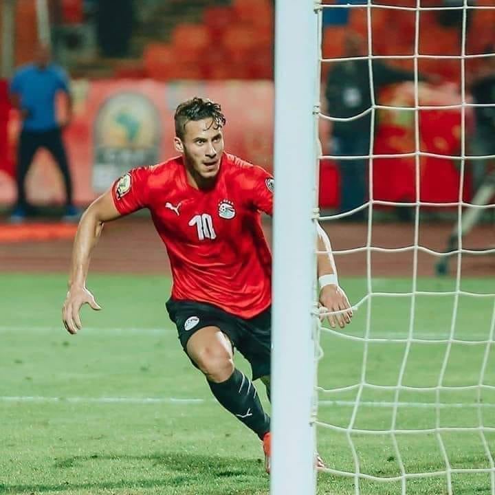شاهد..«فاتنة المراسم» تعاكس رمضان صبحي بعد اللقب الأفريقي..ومغردون:«حبيبة هتقتلك»