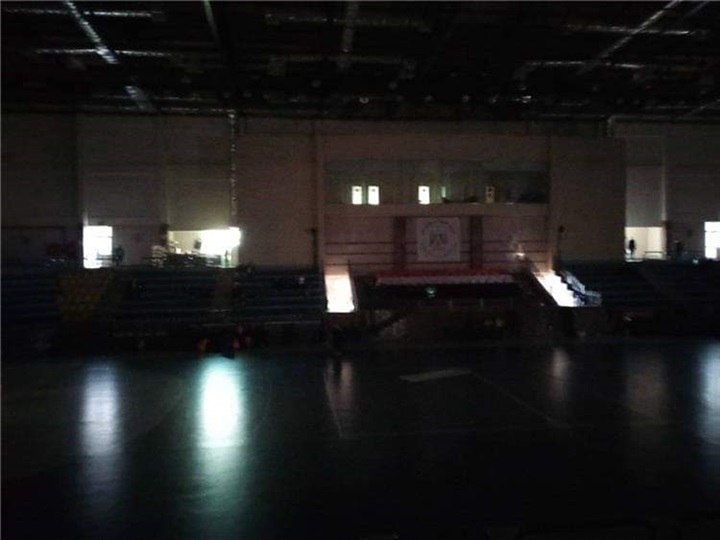 شاهد| انقطاع التيار الكهربائي قبل انطلاق مباراة الأهلي والزمالك في بطولة الجمهورية لليد