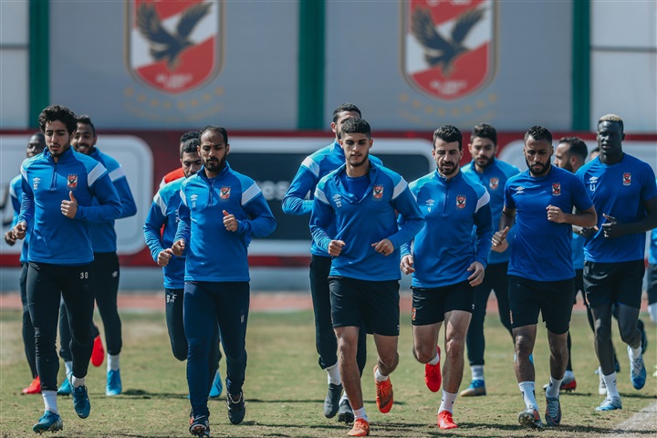 شاهد..صحيفة مغربية تفجر مفاجأة من العيار الثقيل عن صفقة الأهلي المقبلة 