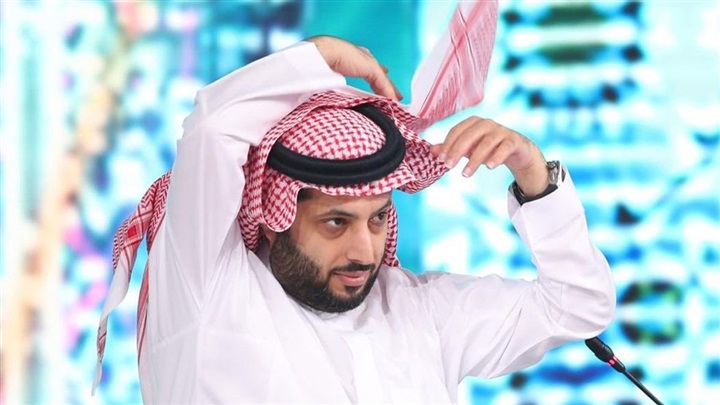 شاهد..تركي أل الشيخ:« اللي يمشي من الأهلي..نجيب أده 100 مرة»