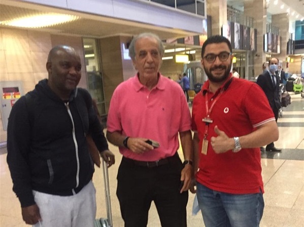 شاهد..وصول موسيماني المدير الفني الجديد للأهلي مطار القاهرة