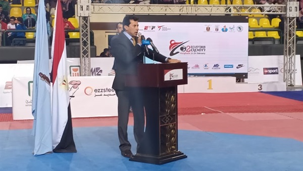 اشرف صبحي وزير الشباب