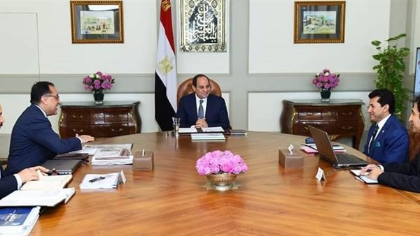 وزير الشباب مع الرئيس