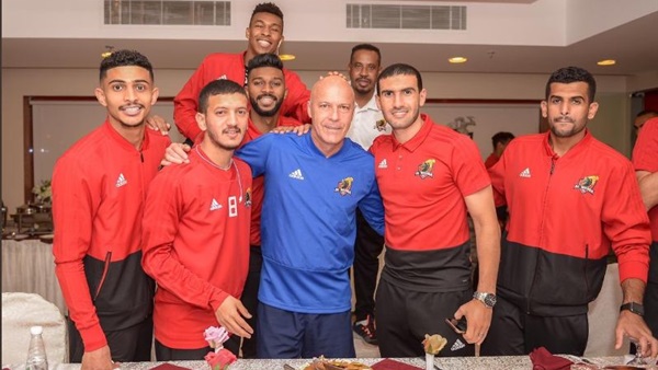 عواد ولاعبي الوحدة