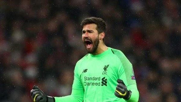 أليسون بيكر حارس