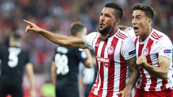 فريق أولمبياكوس ضد