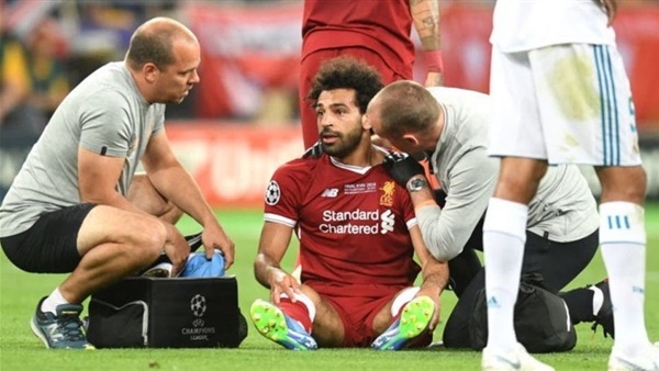 محمد صلاح مع أطباء