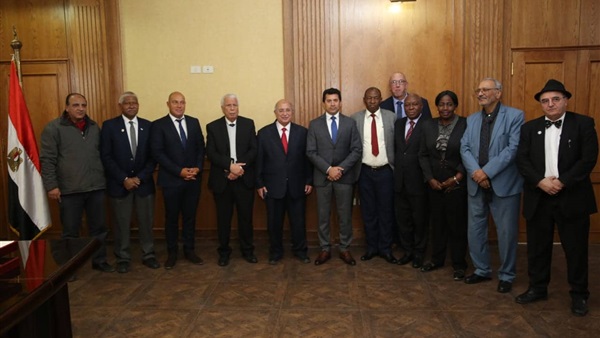 وزير الرياضة مع مجلس