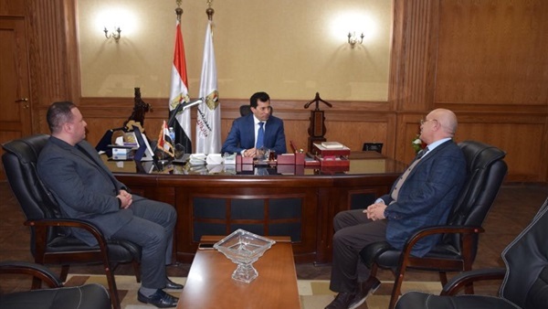 من الاجتماع 