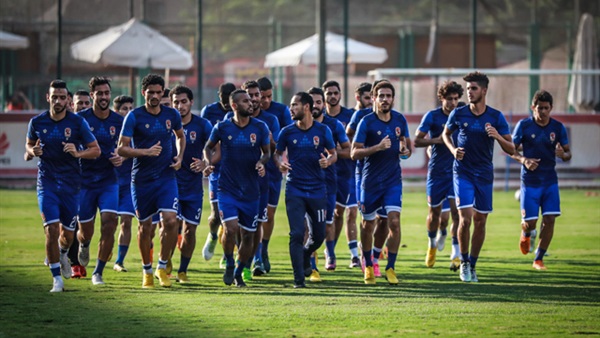 فريق الكرة بالنادي