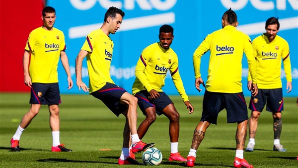 لاعبي برشلونة