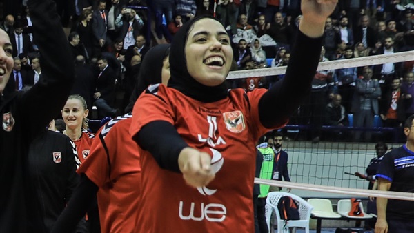 سارة أمين نجمة طائرة