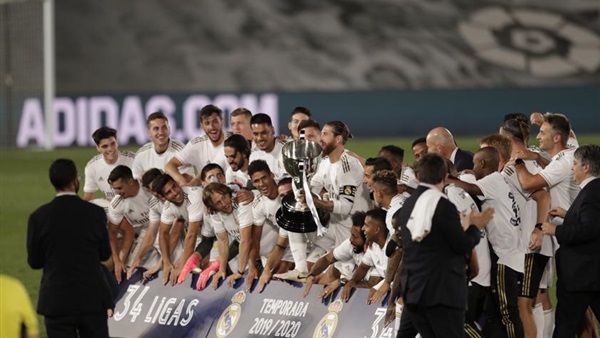 خلفيات بنزيما Hd شاهد.. احتفال لاعبي ريال مدريد بالتتويج بلقب الليجا رسميا