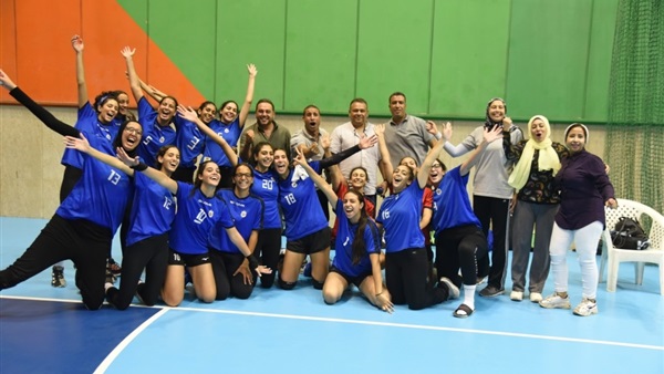 آنسات طائرة نادي