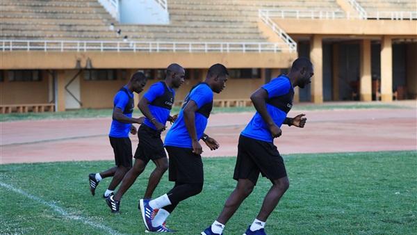 طاقم حكام مباراة