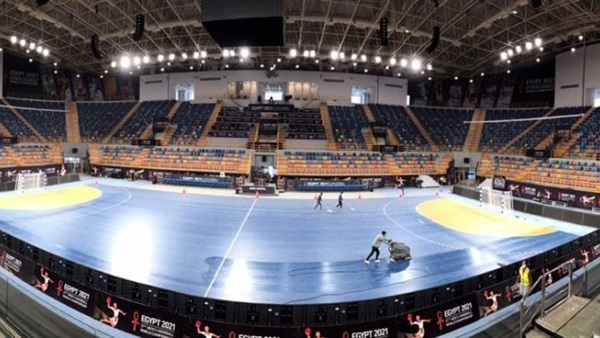 الصالة المغطاة بإستاد