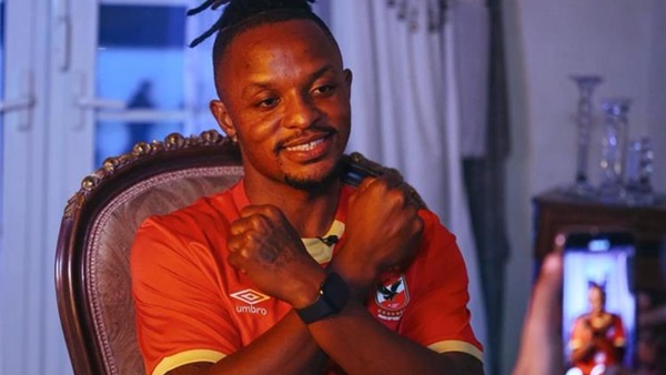 والتر بواليا مهاجم