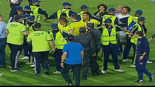 هجوم لاعبي الزمالك