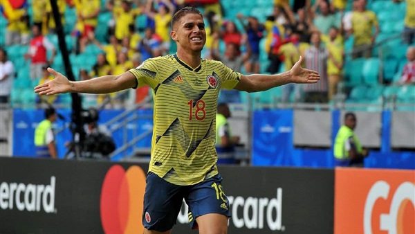 نجم كولومبيا يدافع