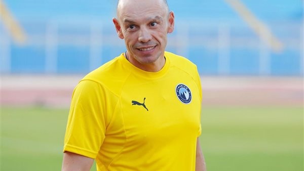 تاكيس جونياس مدرب