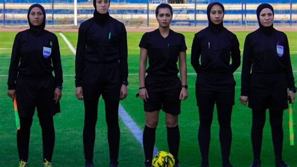 محكمات الكرة النسائية