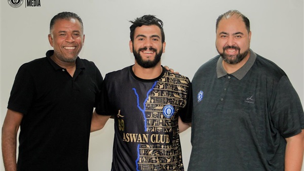 محمود صابر يوقع لنادي