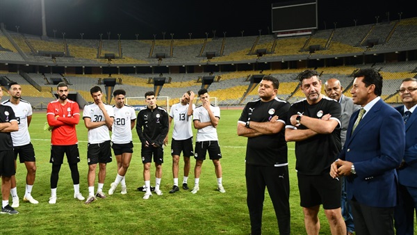 وزير الرياضة ومنتخب