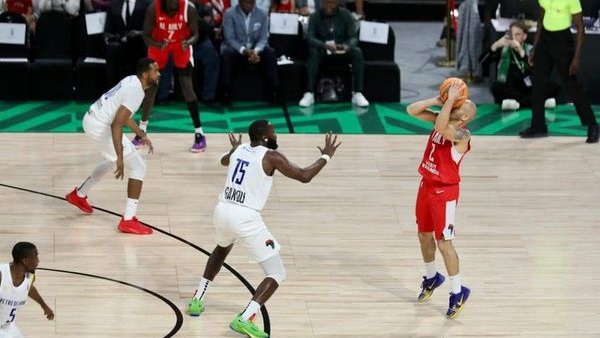 بترو الأنجولي ينتزع