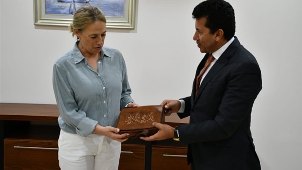 وزير الشباب والرياضة