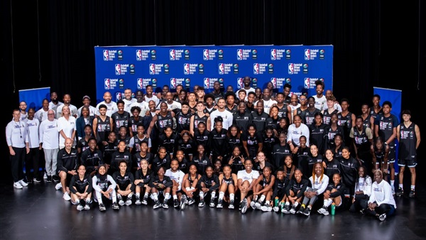 ستة مصريين في معسكر