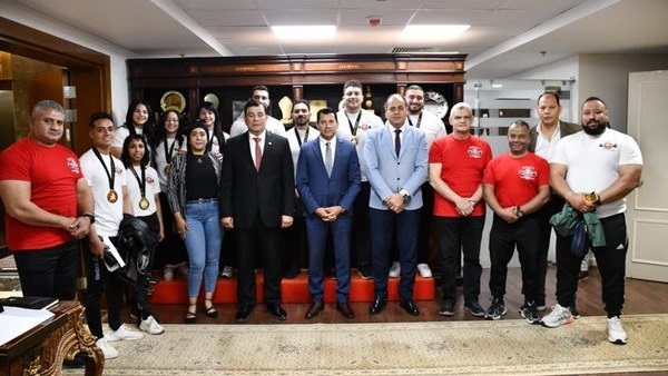 وزير الشباب والرياضة