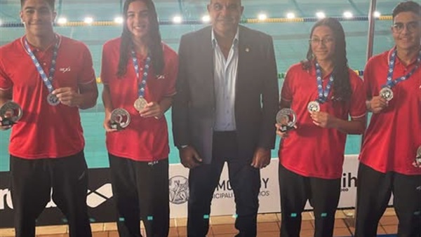 ناشئو السباحة بالزعانف